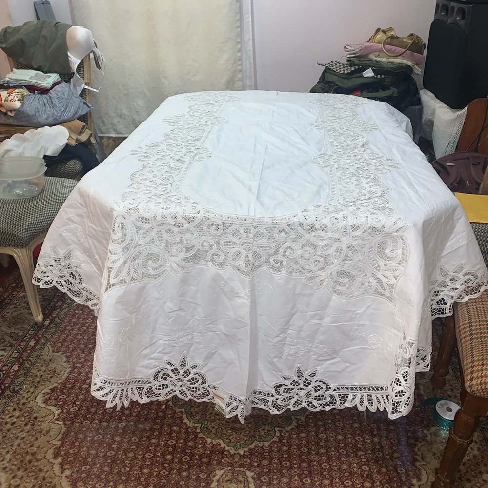 Tablecloth - Picture 3 of 4
